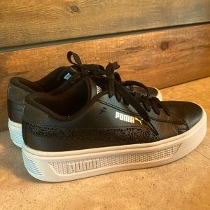 Puma Sneakers  size 5 look at size in picture